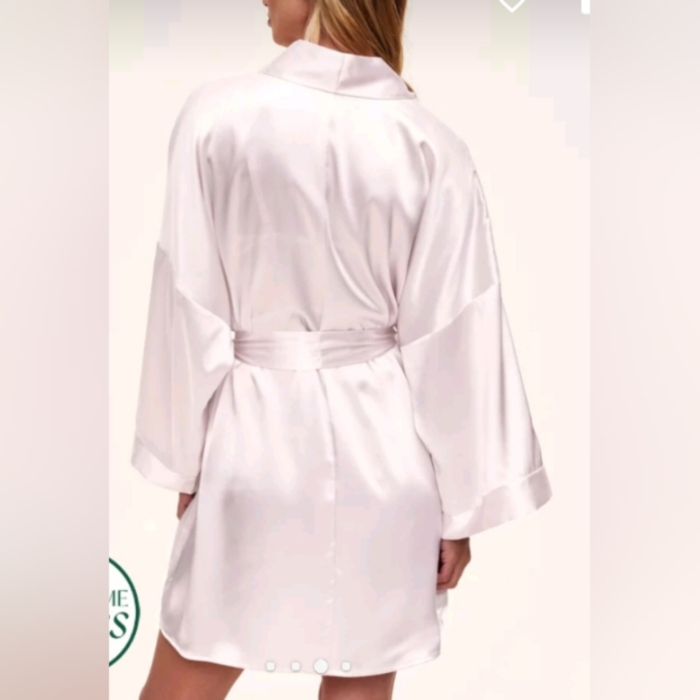 ☃️ Pink Robe - Picture 2 of 2